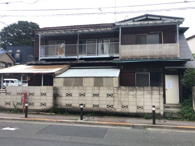 木造2階建て解体工事2棟(東京都世田谷区代沢)工事前の様子です。